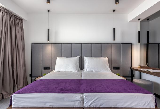 Zimmerbeispiel: Superior Zweibettzimmer Balkon seitlicher Meerblick 1S2M