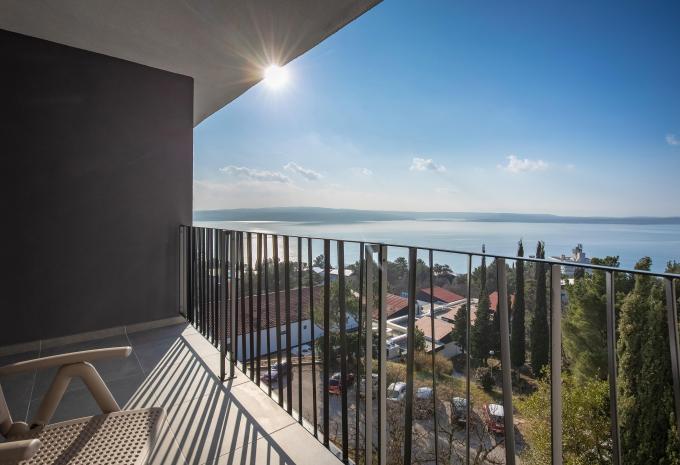 Zimmerbeispiel: Superior Zweibettzimmer Balkon seitlicher Meerblick 1S2M