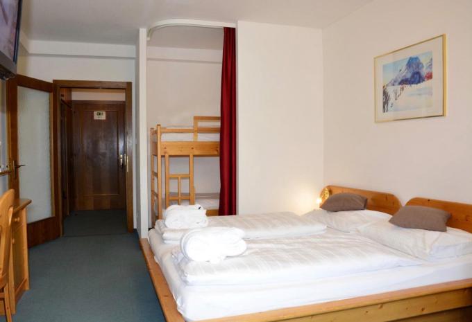 Zimmerbeispiel: Standard Vierbettzimmer