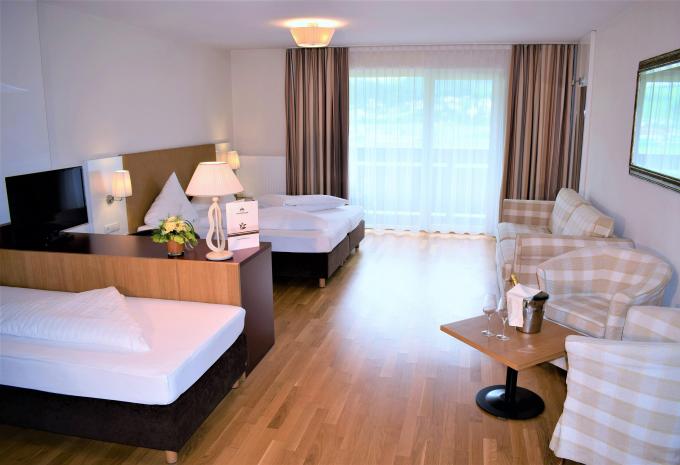 Zimmerbeispiel: Vierbettzimmer Balkon
