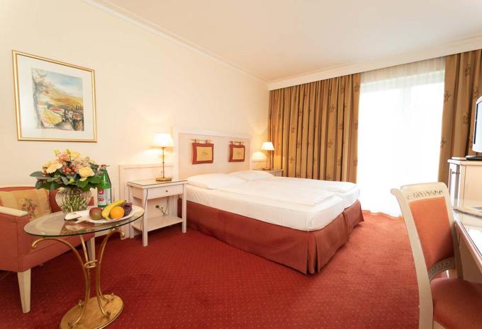 Zimmerbeispiel Standard Doppelzimmer Balkon