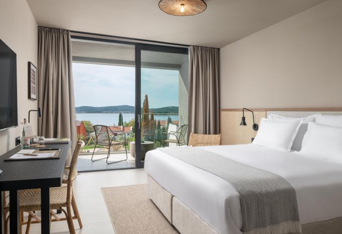 Zimmerbeispiel: DB02 Superior Doppelzimmer Terrasse Meerblick "King