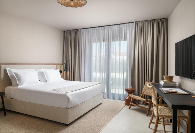 Zimmerbeispiel: SU01 Superior Familien Suite Terrasse Parkseite