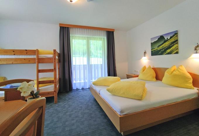 Zimmerbeispeiel: Mehrbettzimmer "Superior"