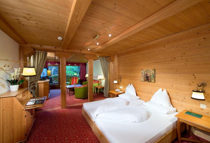 Zimmerbeispiel Deluxe Familienzimmer Balkon