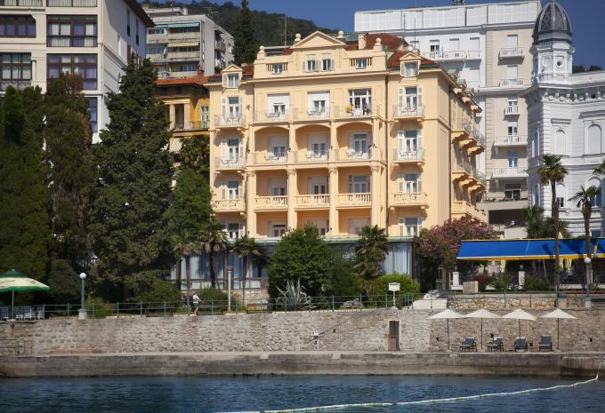 Hotel Lungomare ***  Hotel Lungomare ***