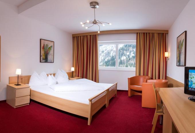 Zimmerbeispiel Doppelzimmer (DZ) Zimmerbeispiel Doppelzimmer (DZ)