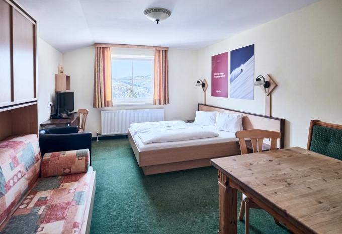 Zimmerbeispiel: Doppelzimmer mit 2 Zustellbetten Zimmerbeispiel: Doppelzimmer mit 2 Zustellbetten