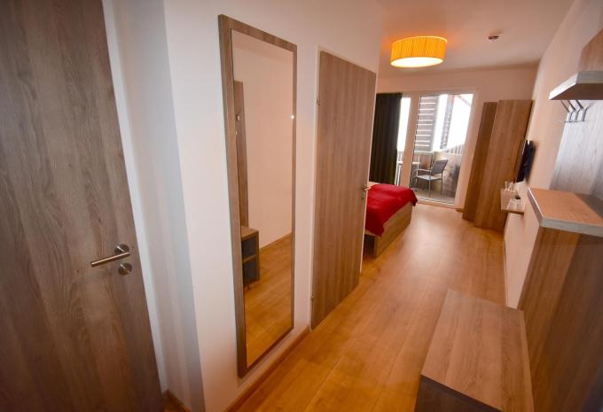 Zimmerbeispiel Doppelzimmer (DZ) „Balkon Bergseite“