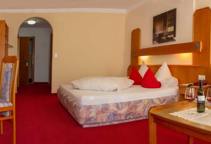 Zimmerbeispiel Doppelzimmer (DZ) „Standard Balkon“