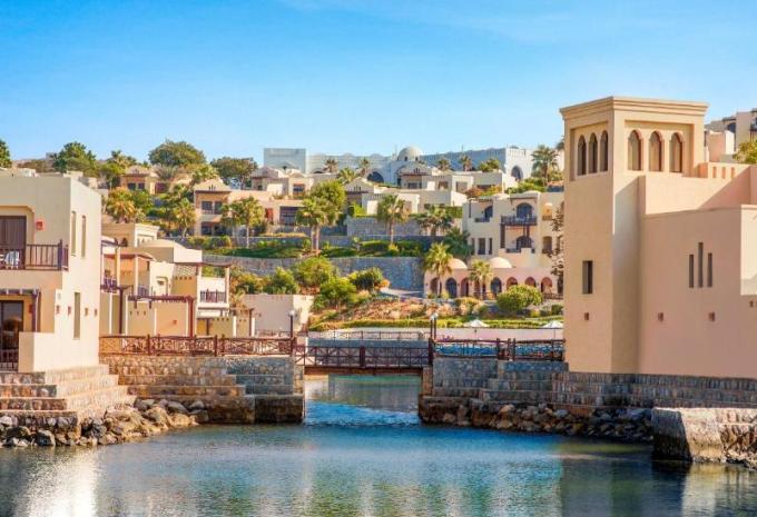 The Cove Rotana Resort *****