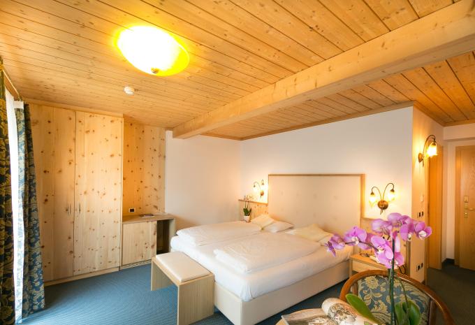 Zimmerbeispiel Doppelzimmer Balkon "Elite"