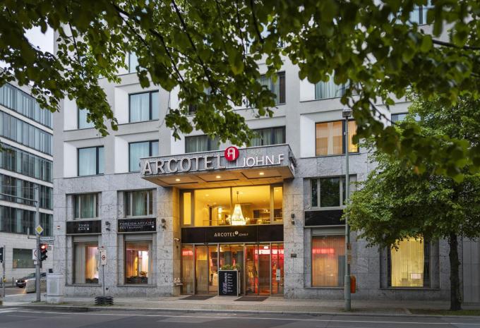 ARCOTEL John F. ****