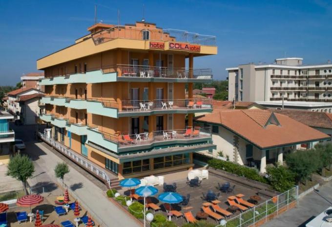 Hotel Cola