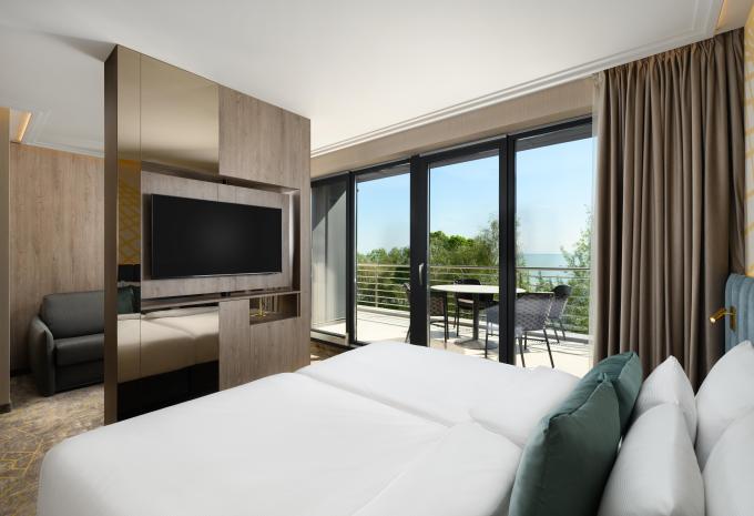Zimmerbeispiel, Doppelzimmer Premium Balkon mit Schlafsofa Zimmerbeispiel, Doppelzimmer Premium Balkon mit Schlafsofa