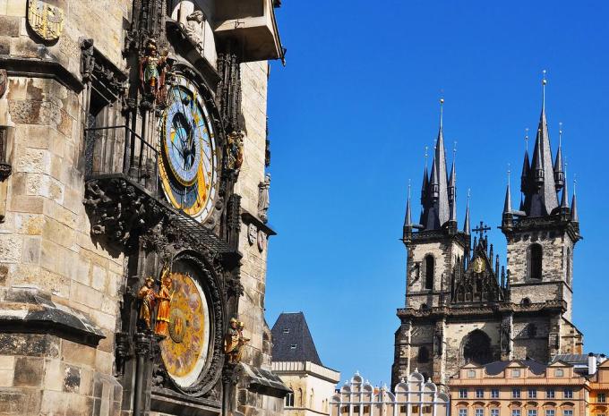 Prag - Prager Rathausuhr und Teynkirche Prag - Prager Rathausuhr und Teynkirche