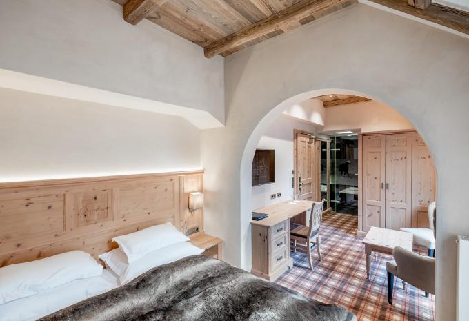 Zimmerbeispiel Doppelzimmer „Deluxe Ischgl Zirbe“ Zimmerbeispiel Doppelzimmer „Deluxe Ischgl Zirbe“