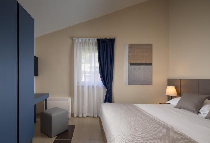 Zimmerbeispiel, Villa Superior Terrasse Parkseite "SV2P2"