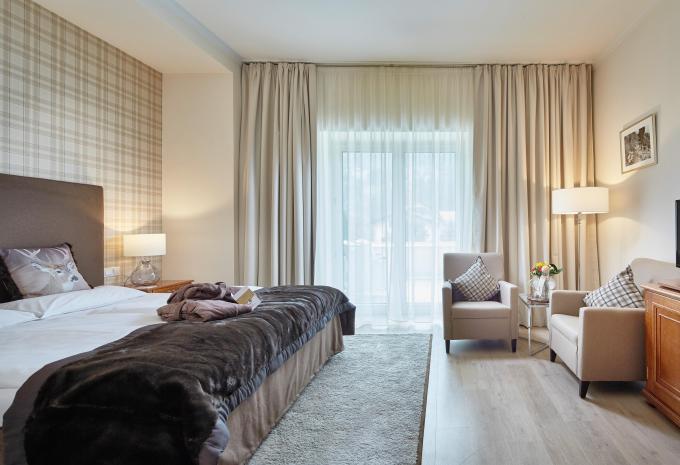 Zimmerbeispiel, Doppelzimmer (DZ) „Comfort Balkon Alpenwohnen S“