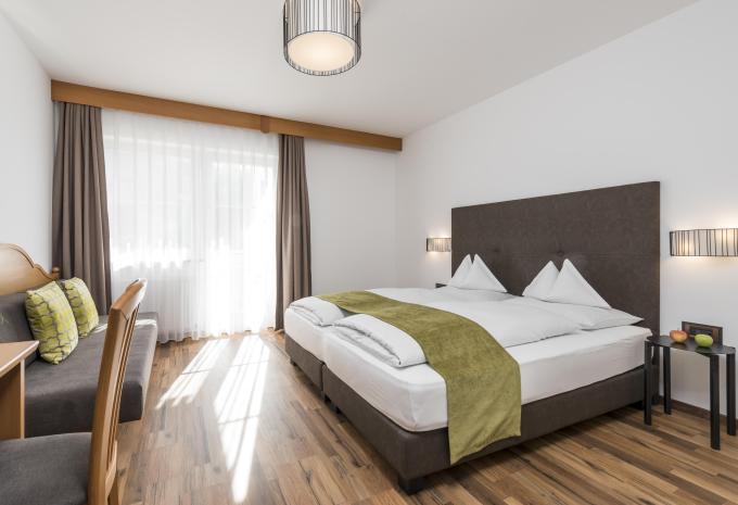 Zimmerbeispiel Doppelzimmer Balkon «Venosta»