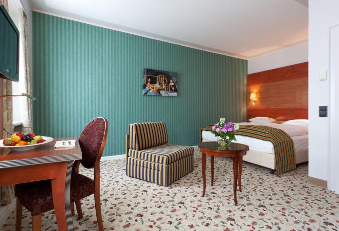 Zimmerbeispiel, Doppelzimmer (DZ) „Classic Biedermeier“