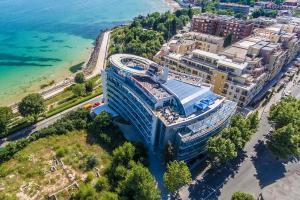 Sol Marina Palace****