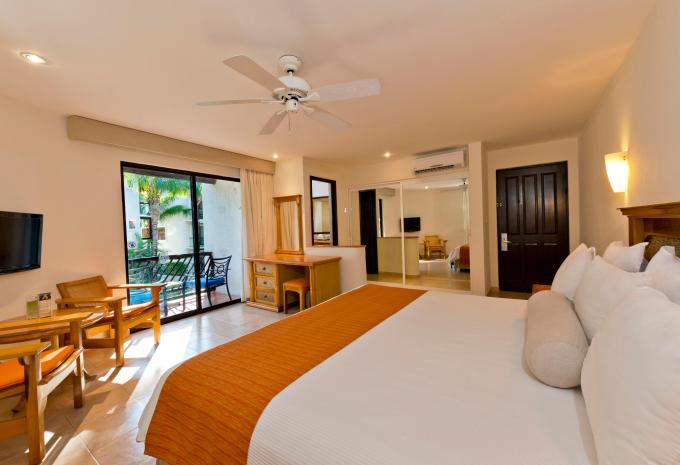 Zimmerbeispiel Hotel The Reef Playacar Beach Resort & Spa