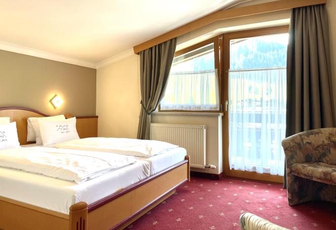 Zimmerbeispiel; Comfort Doppelzimmer Balkon