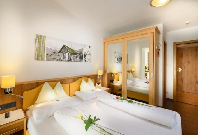 Zimmerbeispiel Doppelzimmer Classic Balkon/Terrasse/franz. Balkon "Haus Schönruh"