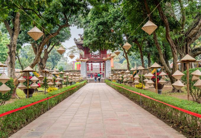 Literature Tempel Hanoi