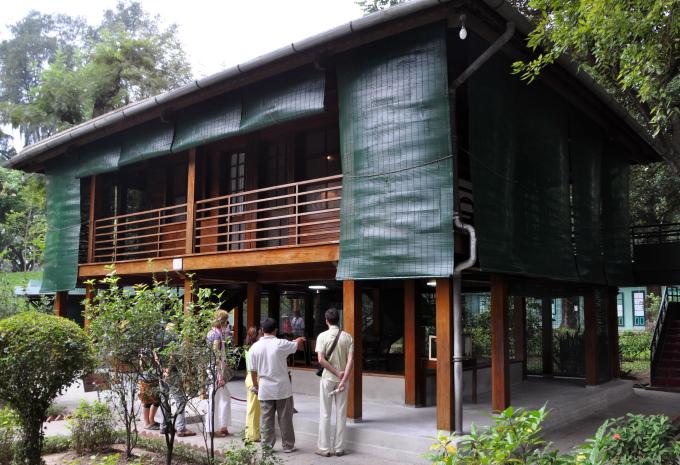 Hanoi - Das Stelzenhaus von Ho Chi Minh