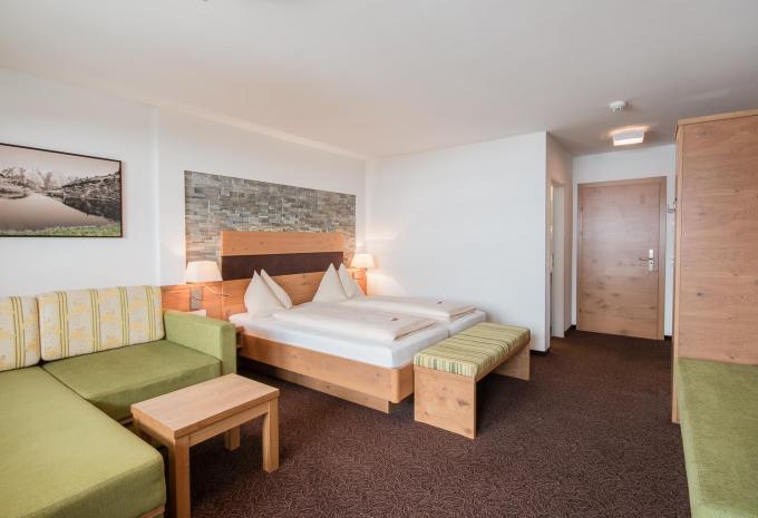 Zimmerbeispiel Vierbettzimmer Balkon