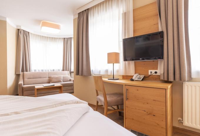 Zimmerbeispiel, Doppelzimmer (DZ) „Balkon Family“