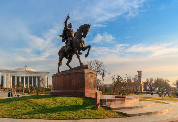 Tashkent - Timur Statue Tashkent - Timur Statue