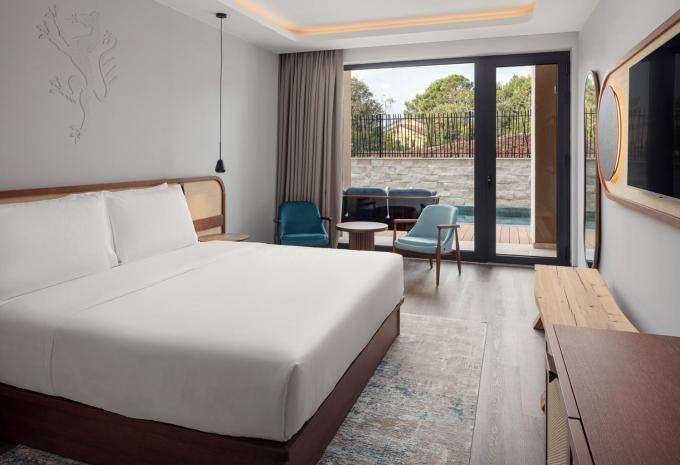 Zimmerbeispiel, Doppelzimmer (DZ) „pool swim up Infinity Balkon“