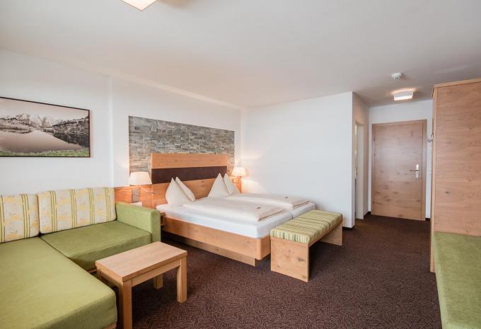 Zimmerbeispiel Vierbettzimmer Balkon