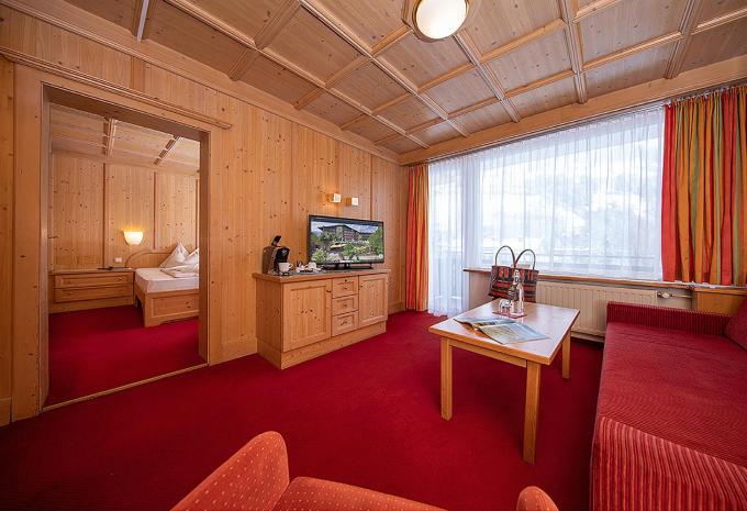 Zimmerbeispiel Junior Suite „Edelweiß“