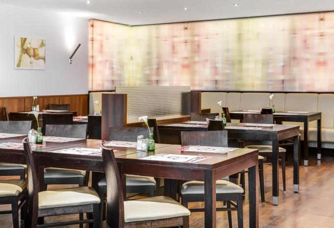 Wien - BRYAN ADAMS - ROLL WITH THE PUNCHES