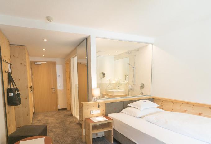 Zimmerbeispiel Einzelzimmer „Balkon Basic“