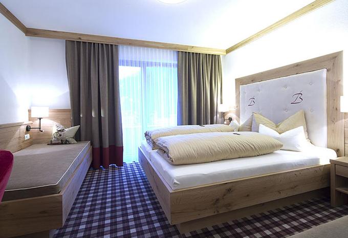 Zimmerbeispiel, Vierbettzimmer Standard Balkon/Terrasse 2 Räume