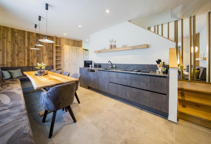 Zimmerbeispiel: Chalet Balkon oder Terrasse Bergseite Nebenhaus