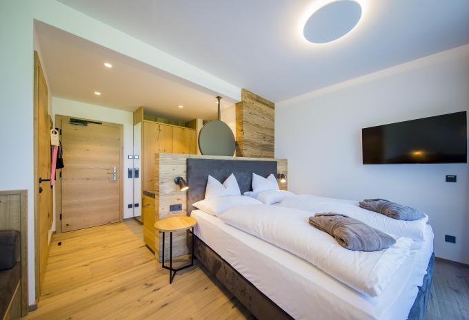 Zimmerbeispiel: Chalet Balkon oder Terrasse Bergseite Nebenhaus