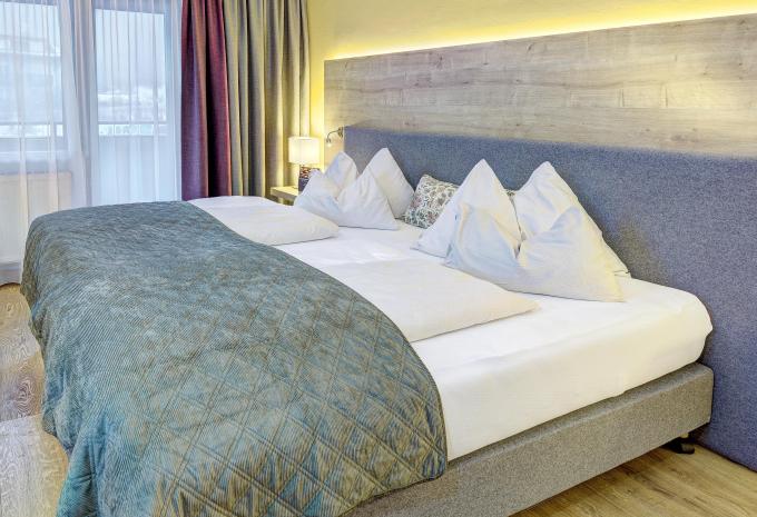 Zimmerbeispiel: Standard Doppelzimmer Balkon "Bergwelt"