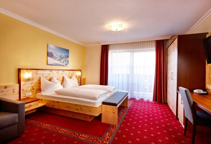 Zimmerbeispiel Vierbettzimmer Balkon "Rohrmoos"