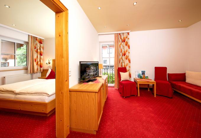 Zimmerbeispiel, Familienzimmer (FZ) „Balkon oder Terrasse“ Zimmerbeispiel, Familienzimmer (FZ) „Balkon oder Terrasse“