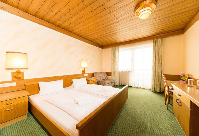 Zimmerbeispiel Doppelzimmer „Standard“ Zimmerbeispiel Doppelzimmer „Standard“