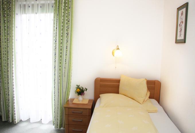 Zimmerbeispiel Einzelzimmer Standard Zimmerbeispiel Einzelzimmer Standard