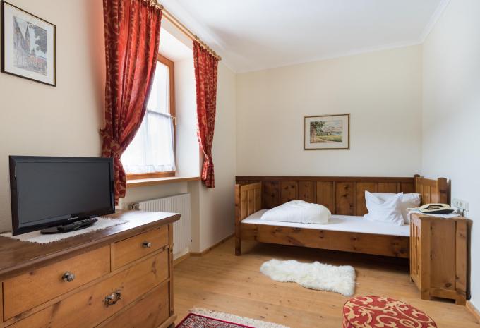 Zimmerbeispiel, Einzelzimmer (EZ) „Standard“ Zimmerbeispiel, Einzelzimmer (EZ) „Standard“