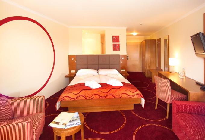 Zimmerbeispiel Mehrbettzimmer „Superior Balkon Seezimmer“ Zimmerbeispiel Mehrbettzimmer „Superior Balkon Seezimmer“