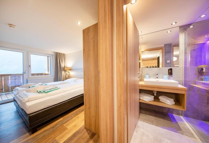 Zimmerbeispiel Deluxe Doppelzimmer Balkon "Alpenglück"